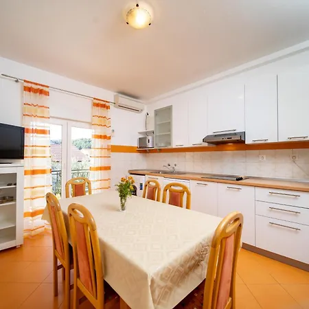 Apartment With Parking Space Lopar, Rab - 24754