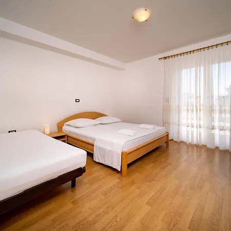 With Parking Space Lopar, Rab - 24754 Appartamento *